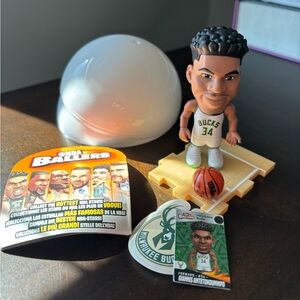 ZURU NBA Ballers 5 Surprise Mystery Figure GIANNIS ANTETOKOUNMPO, Bucks